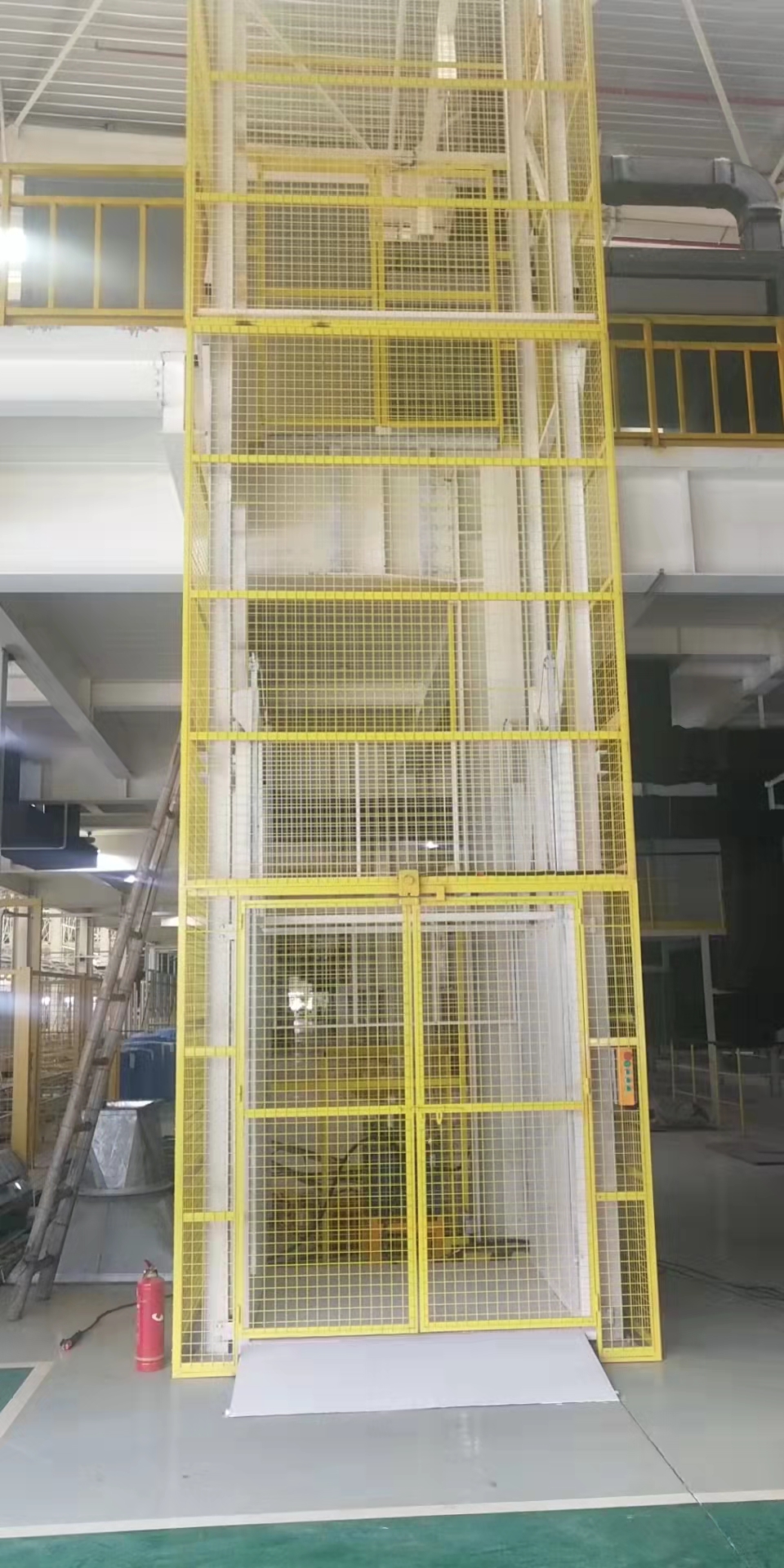 直頂式升降平臺(tái)(圖1)