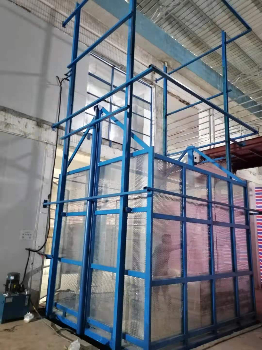 東莞升降機與東莞升降起重機的性能區別