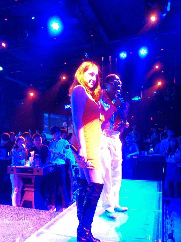 升降舞臺(tái)(圖2)